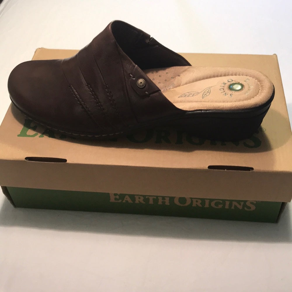 NIB Earth Origins Sz 12 Brown Leather Mules
